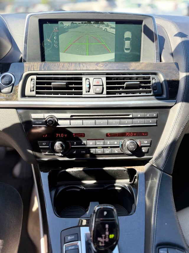 BMW 6 Series Vehicle Full-screen Gallery Image 11