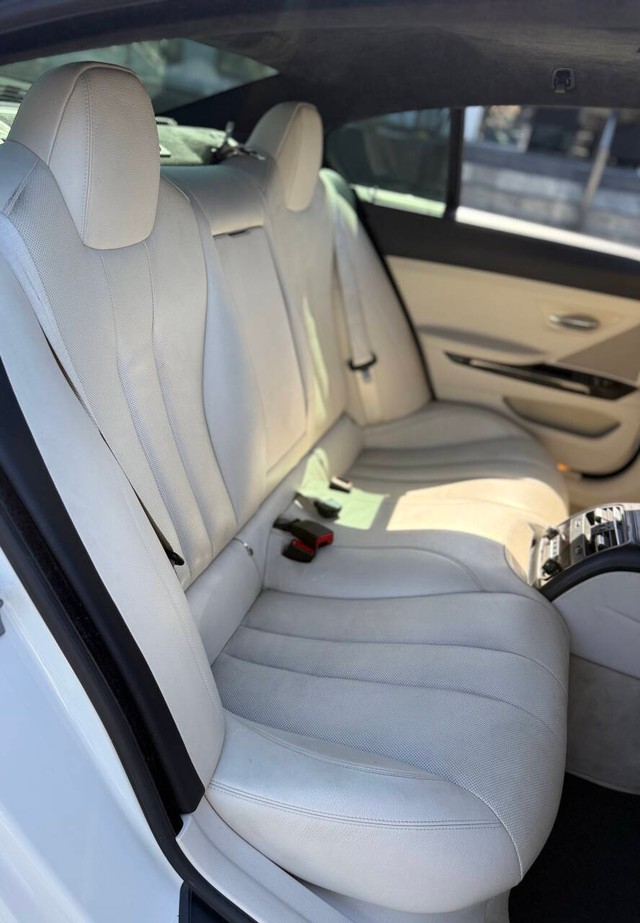 BMW 6 Series Vehicle Full-screen Gallery Image 15