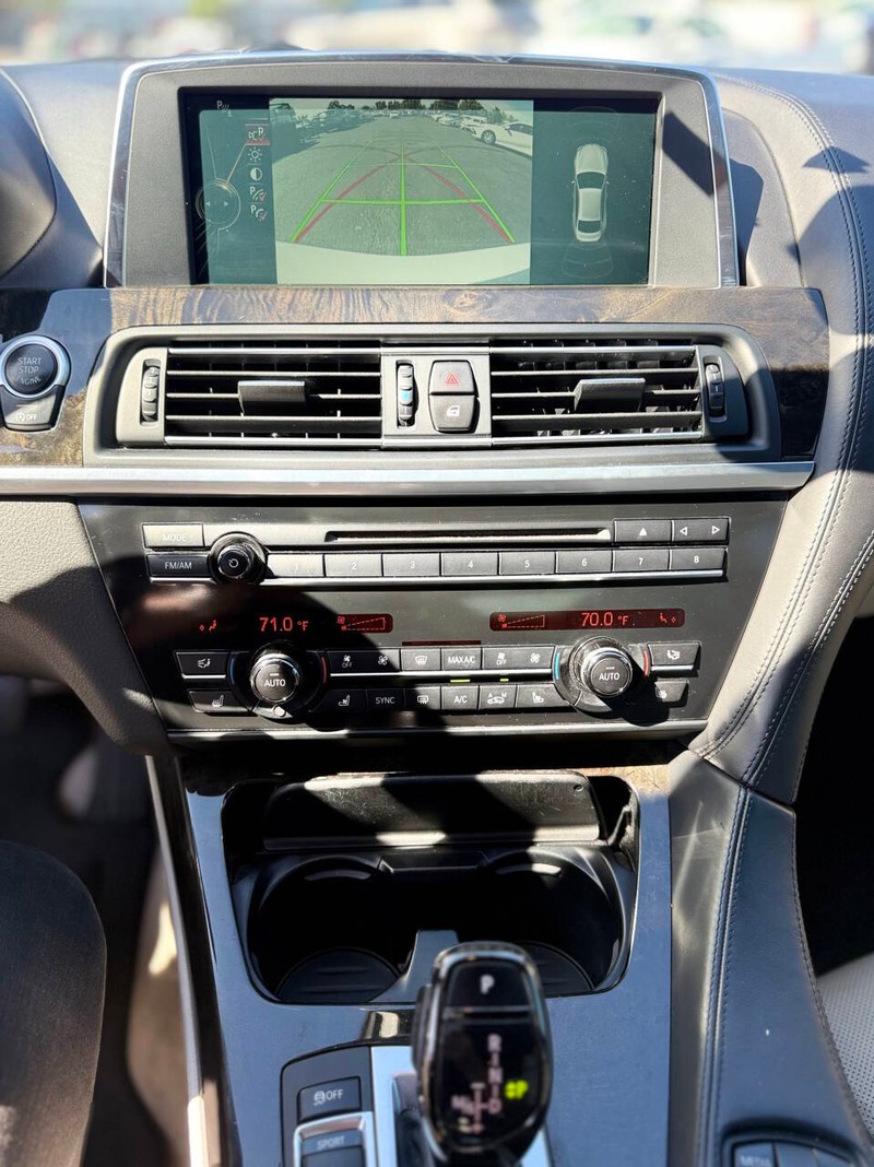 BMW 6 Series Vehicle Full-screen Gallery Image 11