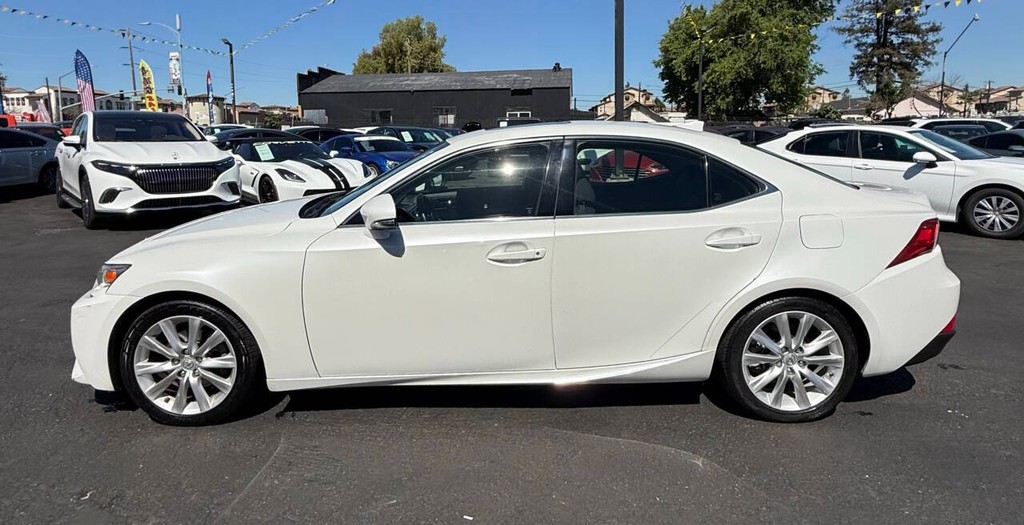 Lexus IS 250 Vehicle Full-screen Gallery Image 06