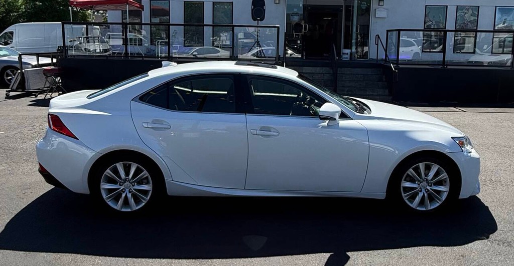 Lexus IS 250 Vehicle Full-screen Gallery Image 08