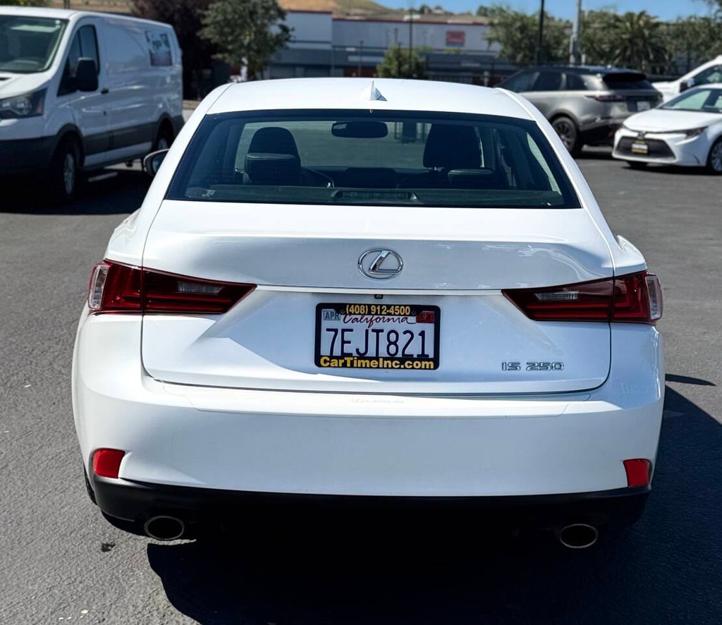 Lexus IS 250 Vehicle Full-screen Gallery Image 09