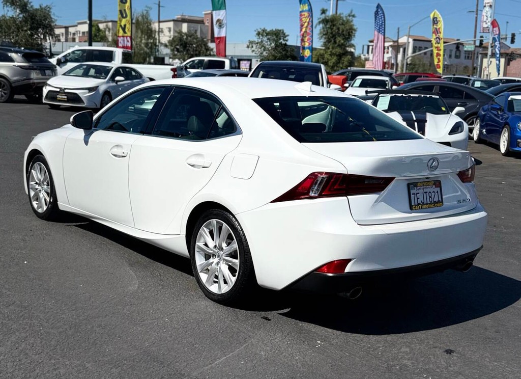 Lexus IS 250 Vehicle Full-screen Gallery Image 10