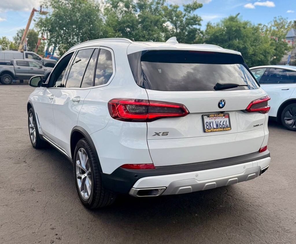 BMW X5 Vehicle Full-screen Gallery Image 04