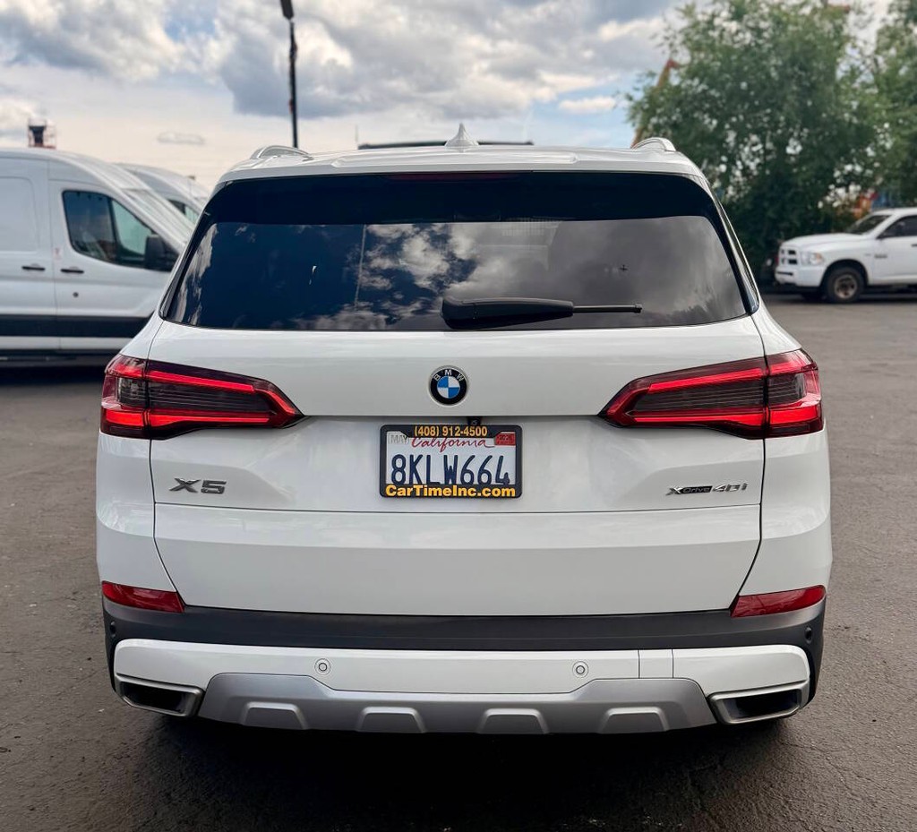 BMW X5 Vehicle Full-screen Gallery Image 05
