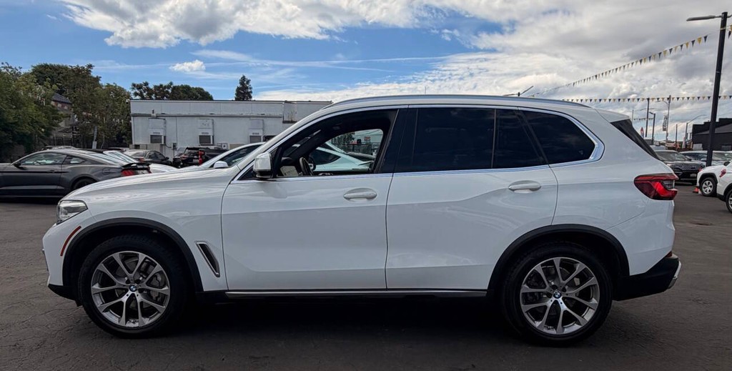 BMW X5 Vehicle Full-screen Gallery Image 07