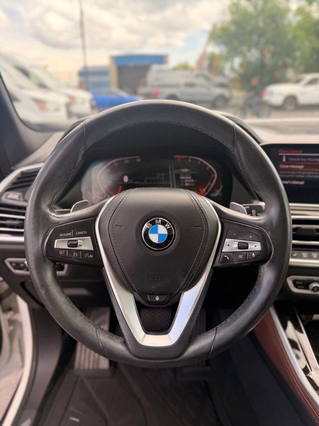 BMW X5 Vehicle Full-screen Gallery Image 08