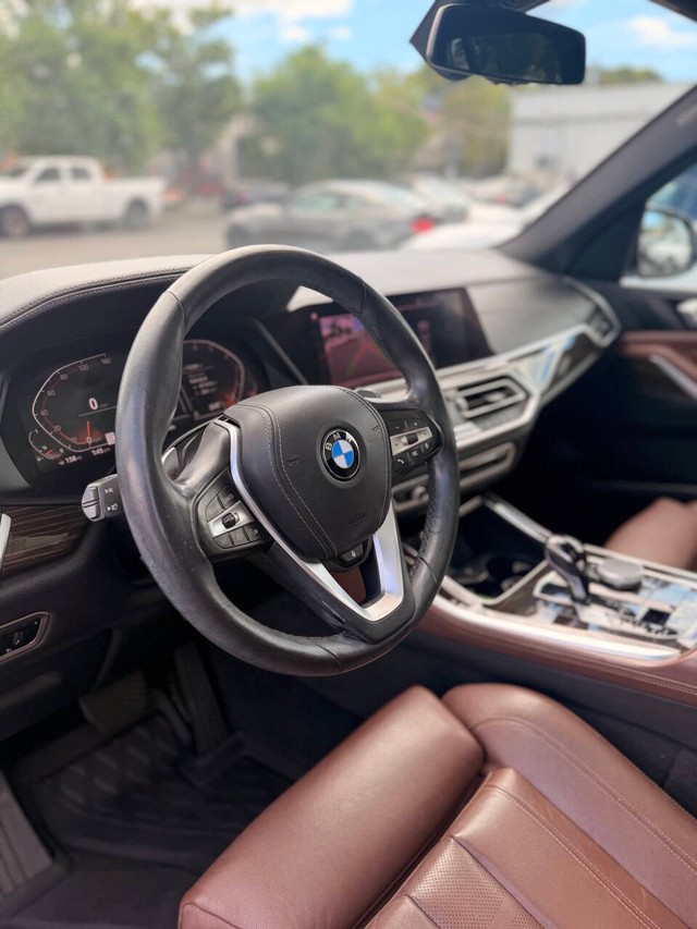BMW X5 Vehicle Full-screen Gallery Image 09