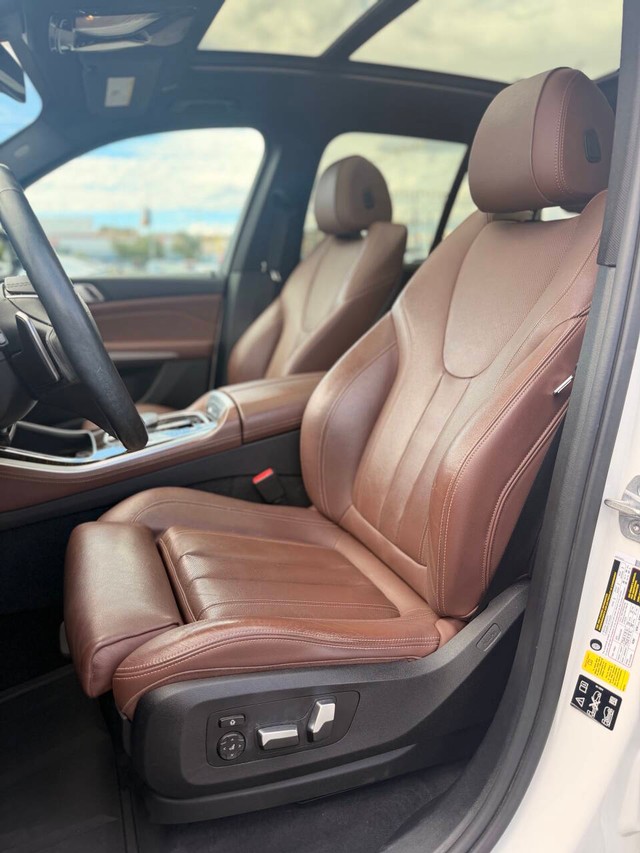 BMW X5 Vehicle Full-screen Gallery Image 13