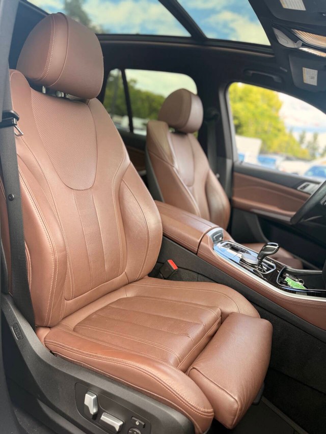 BMW X5 Vehicle Full-screen Gallery Image 14