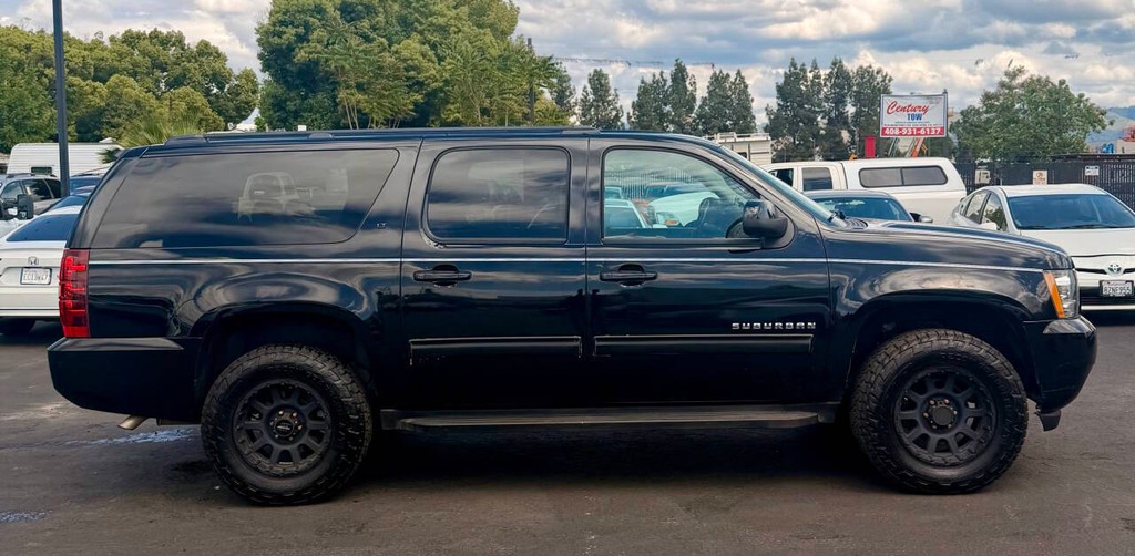 Chevrolet Suburban Vehicle Full-screen Gallery Image 07