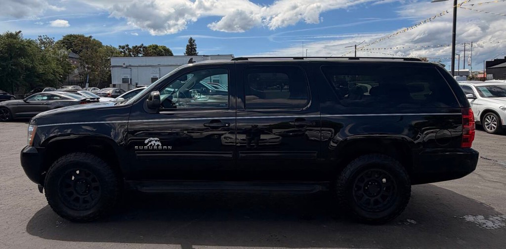 Chevrolet Suburban Vehicle Full-screen Gallery Image 08
