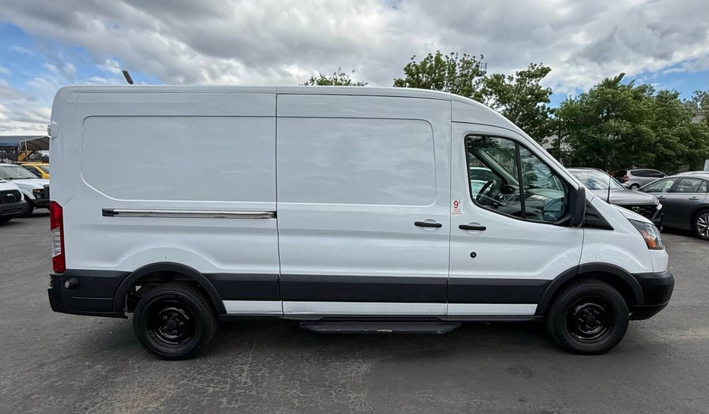 Ford Transit Van Vehicle Full-screen Gallery Image 15