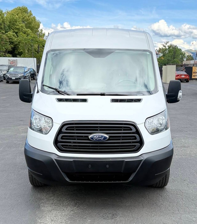 Ford Transit Van Vehicle Full-screen Gallery Image 03