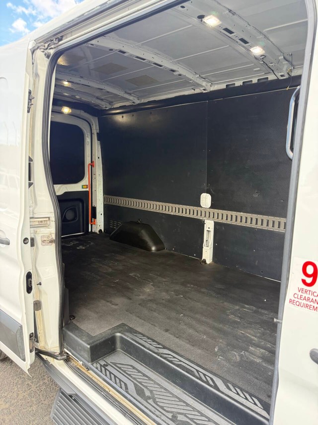 Ford Transit Van Vehicle Full-screen Gallery Image 09