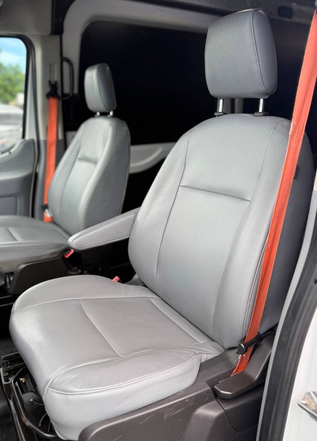 Ford Transit Van Vehicle Full-screen Gallery Image 13