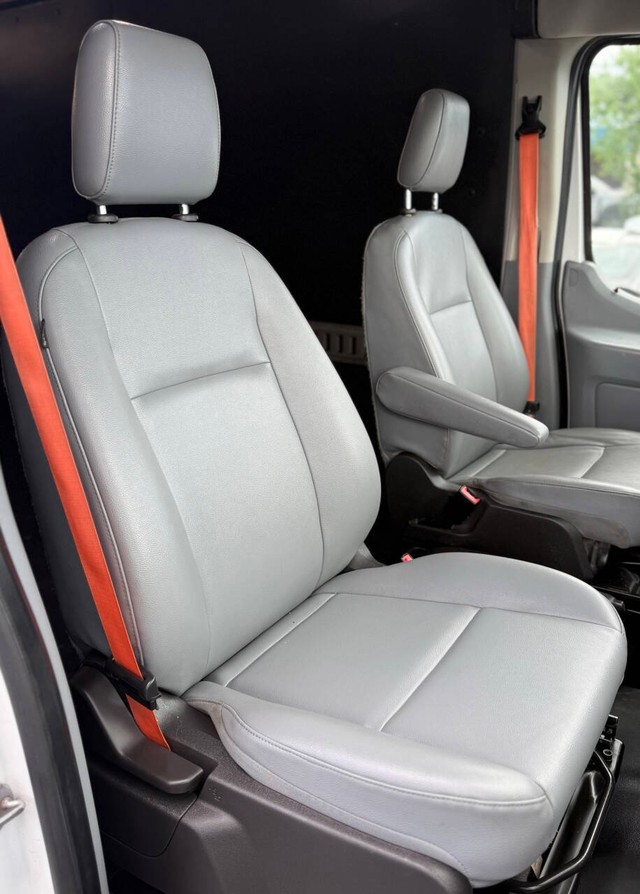 Ford Transit Van Vehicle Full-screen Gallery Image 14
