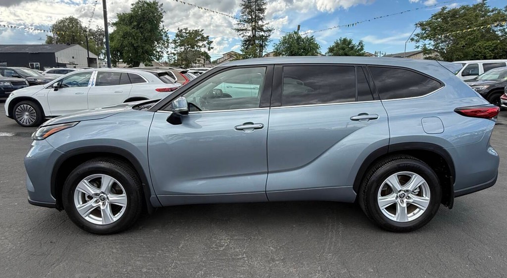 Toyota Highlander Vehicle Full-screen Gallery Image 04