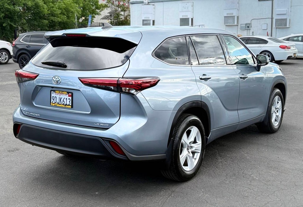 Toyota Highlander Vehicle Full-screen Gallery Image 06