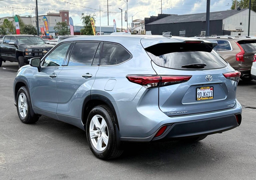Toyota Highlander Vehicle Full-screen Gallery Image 08