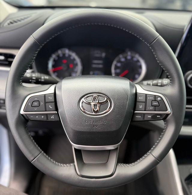 Toyota Highlander Vehicle Full-screen Gallery Image 10