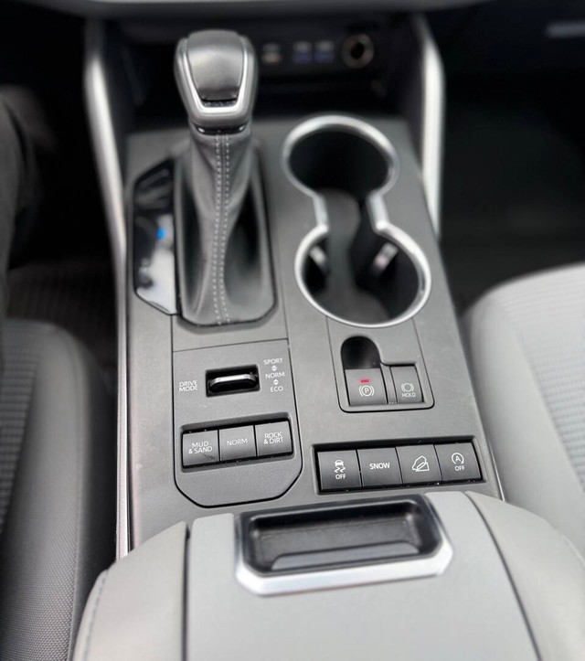 Toyota Highlander Vehicle Full-screen Gallery Image 12