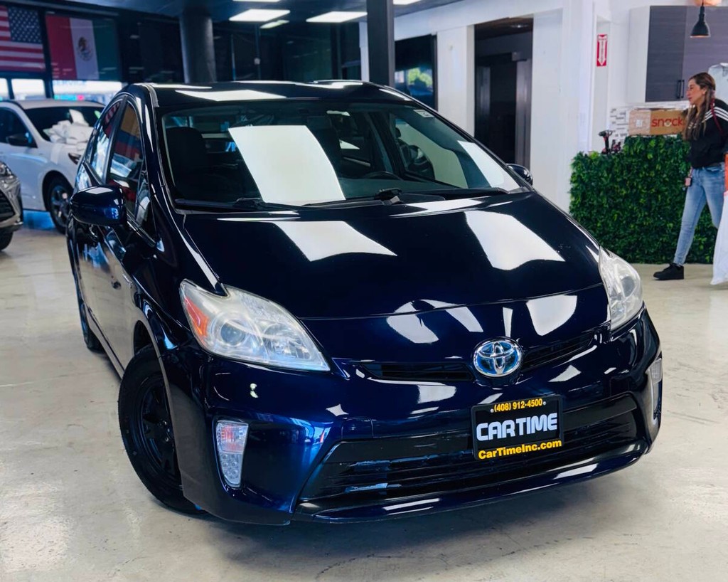 Toyota Prius Vehicle Full-screen Gallery Image 02