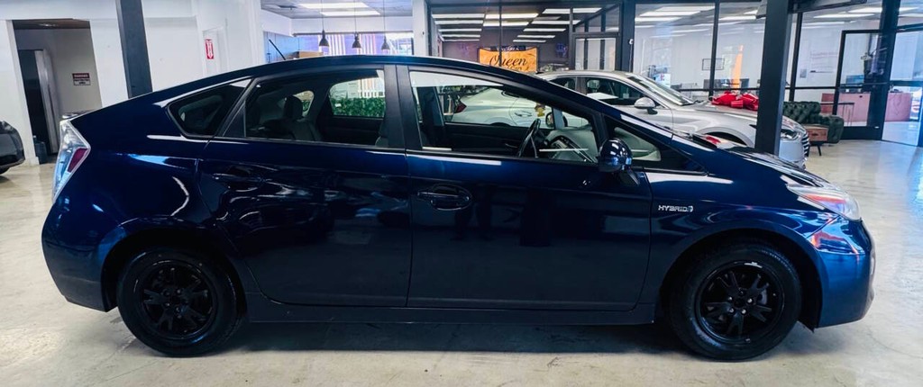 Toyota Prius Vehicle Full-screen Gallery Image 05