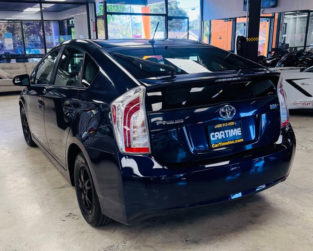 Toyota Prius Vehicle Full-screen Gallery Image 06