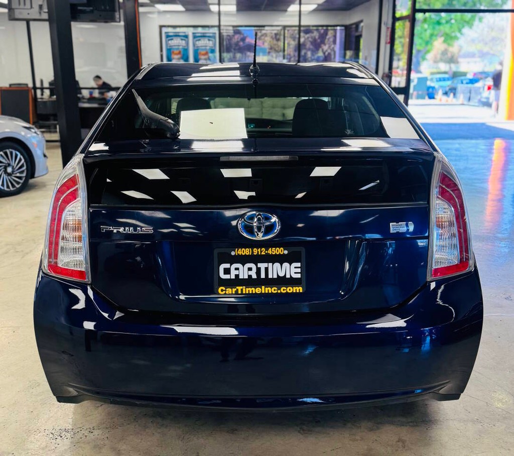 Toyota Prius Vehicle Full-screen Gallery Image 07