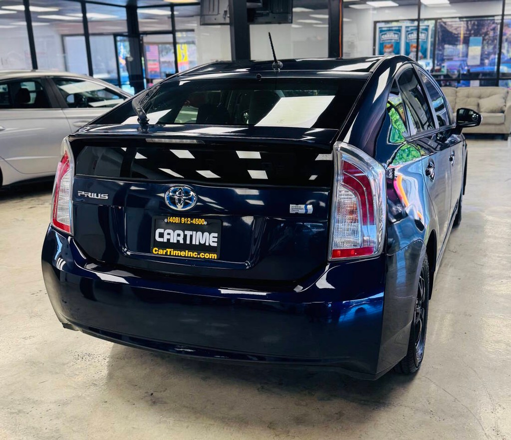 Toyota Prius Vehicle Full-screen Gallery Image 08