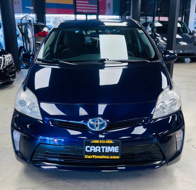 Toyota Prius Vehicle Full-screen Gallery Image 03