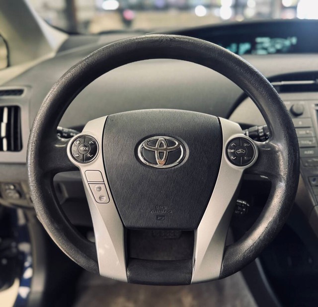 Toyota Prius Vehicle Full-screen Gallery Image 09