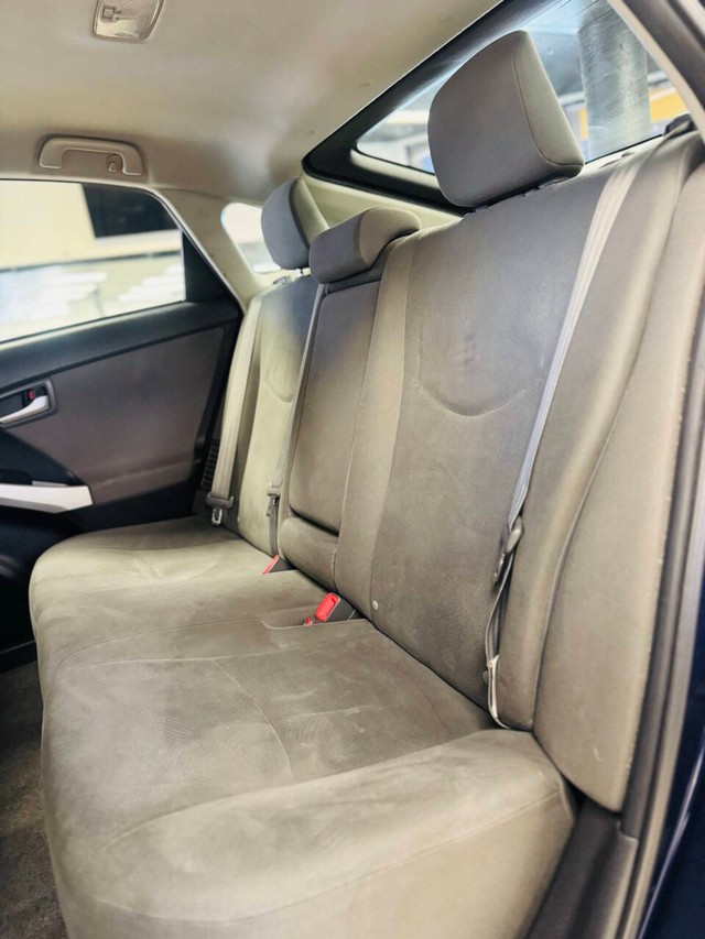 Toyota Prius Vehicle Full-screen Gallery Image 14