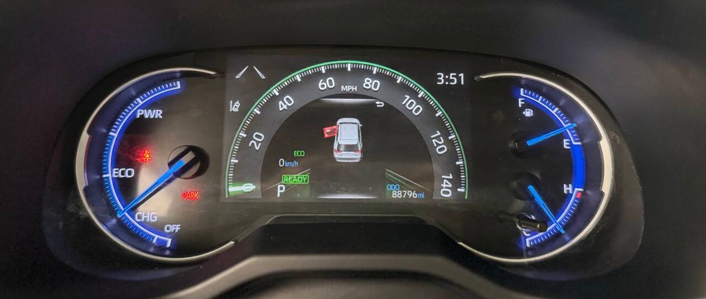 Toyota RAV4 Hybrid Vehicle Full-screen Gallery Image 14