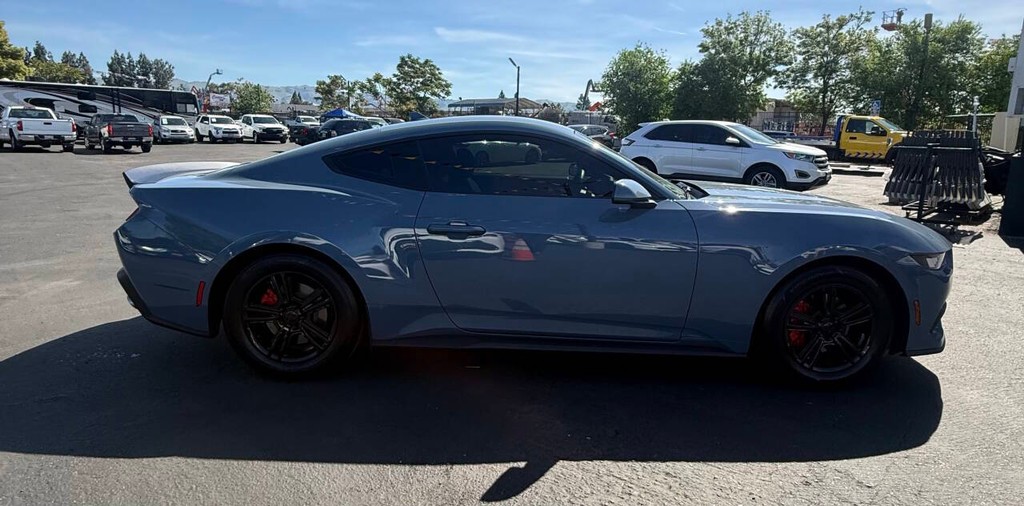 Ford Mustang Vehicle Full-screen Gallery Image 07