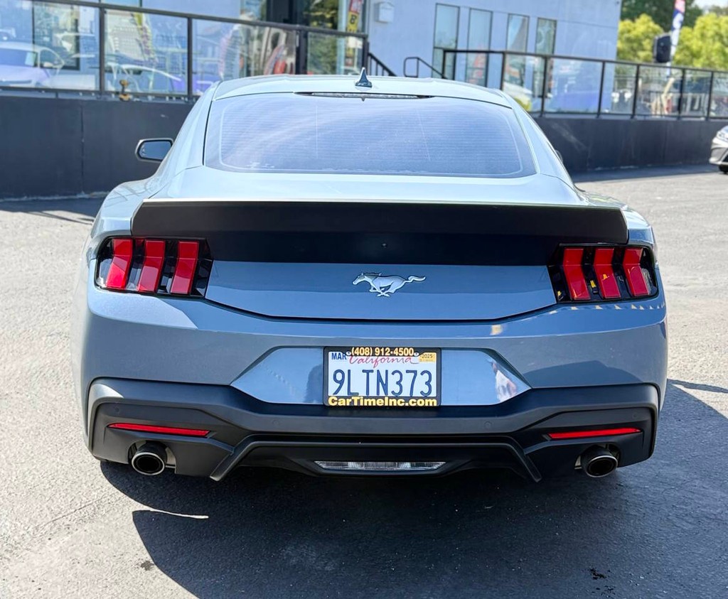 Ford Mustang Vehicle Full-screen Gallery Image 09