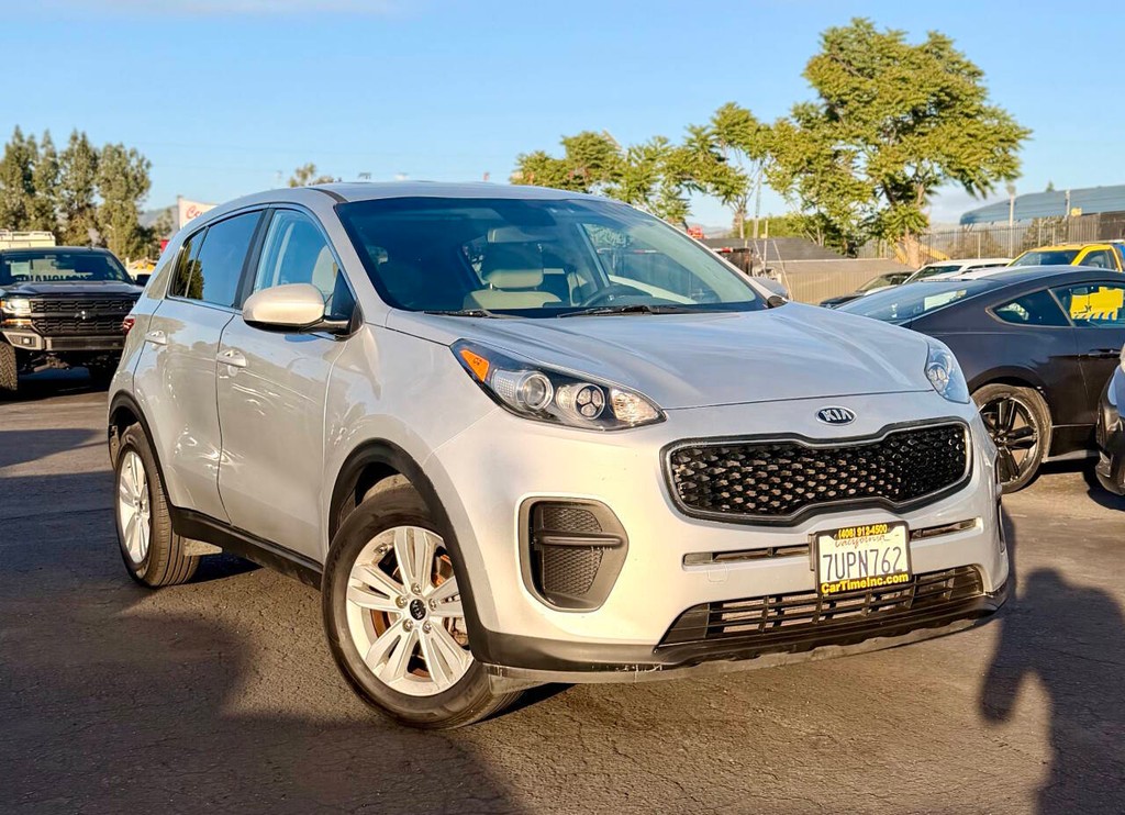 Kia Sportage Vehicle Full-screen Gallery Image 02