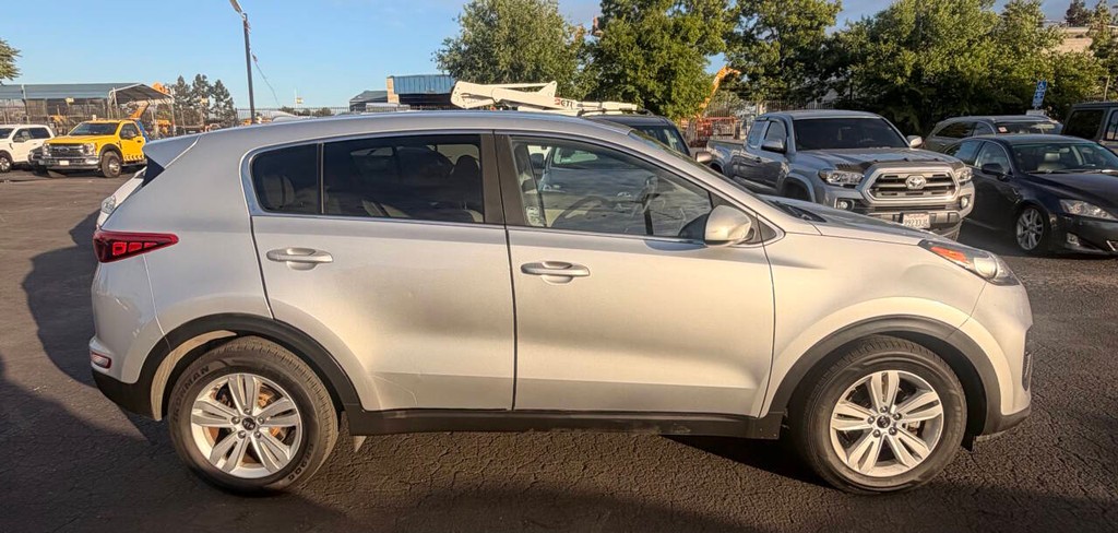 Kia Sportage Vehicle Full-screen Gallery Image 08