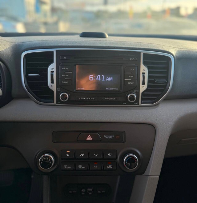 Kia Sportage Vehicle Full-screen Gallery Image 12