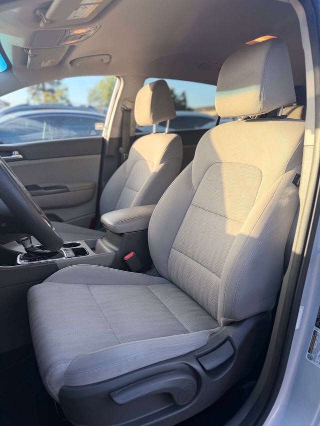 Kia Sportage Vehicle Full-screen Gallery Image 13