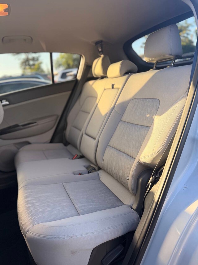 Kia Sportage Vehicle Full-screen Gallery Image 15