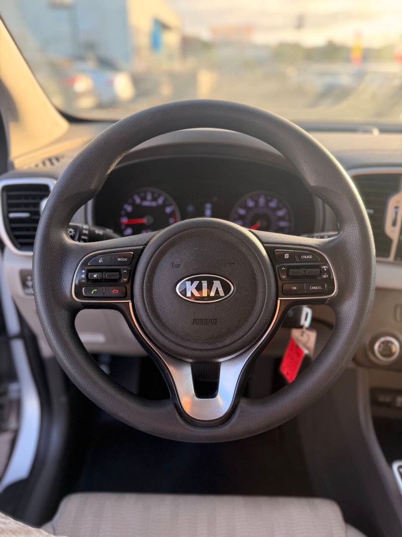 Kia Sportage Vehicle Full-screen Gallery Image 09