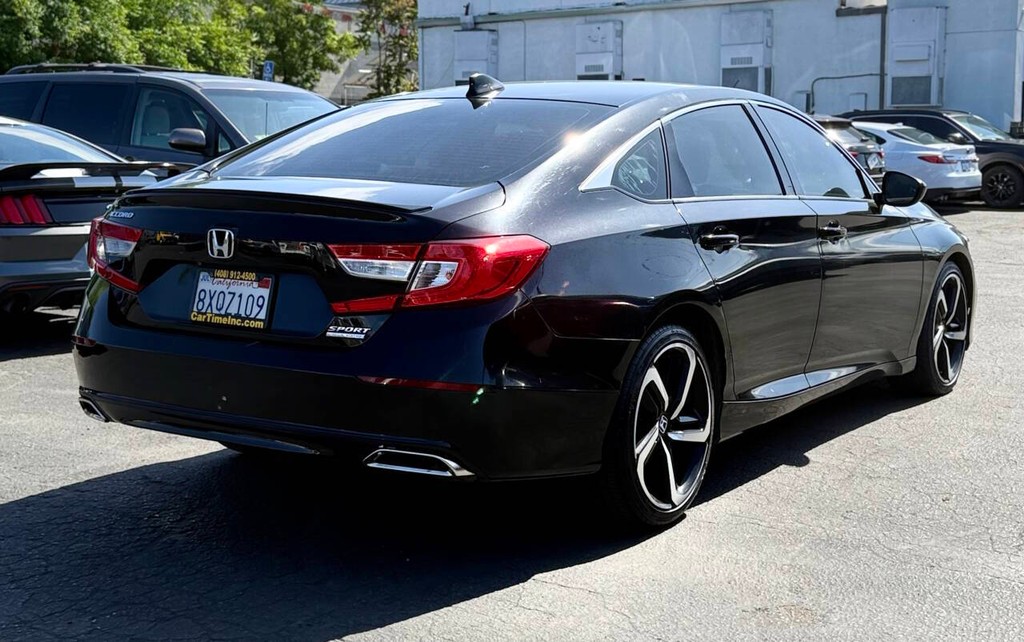 Honda Accord Sedan Vehicle Full-screen Gallery Image 05