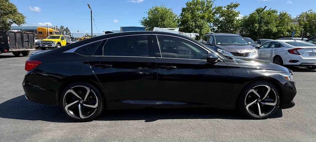 Honda Accord Sedan Vehicle Full-screen Gallery Image 15