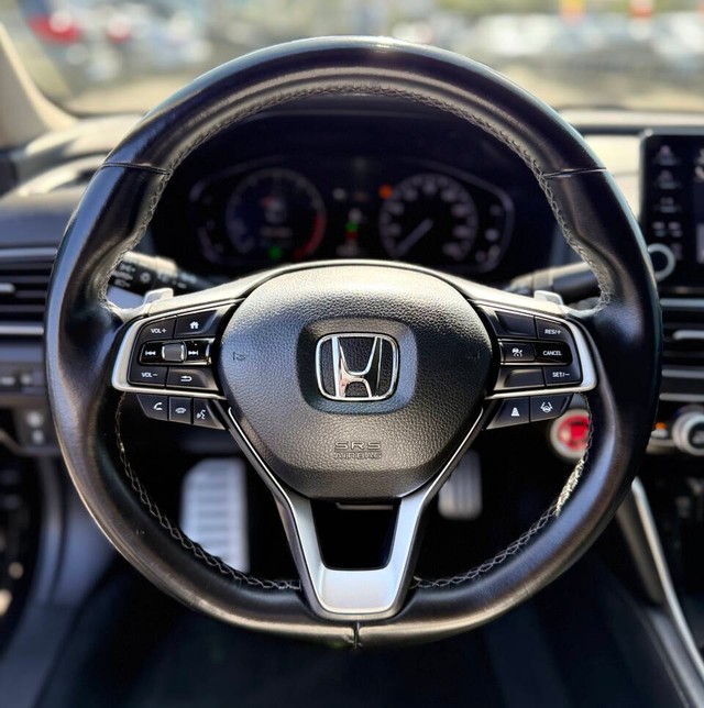 Honda Accord Sedan Vehicle Full-screen Gallery Image 09