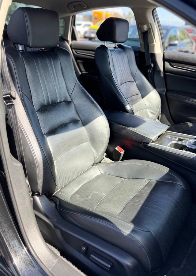 Honda Accord Sedan Vehicle Full-screen Gallery Image 12