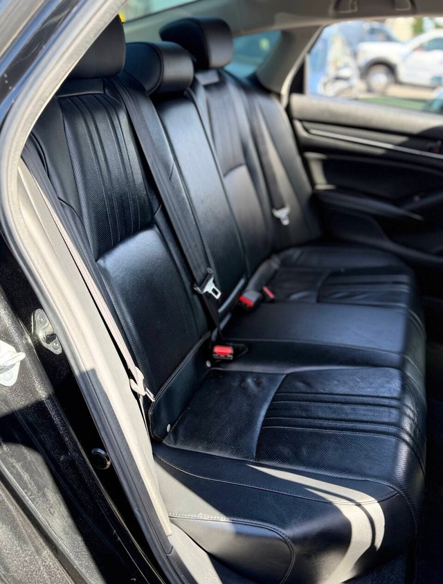 Honda Accord Sedan Vehicle Full-screen Gallery Image 13