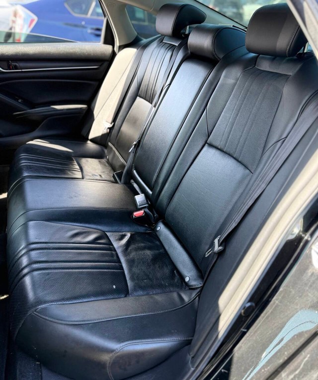 Honda Accord Sedan Vehicle Full-screen Gallery Image 14