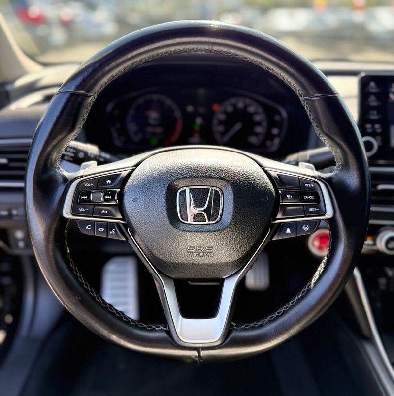 Honda Accord Sedan Vehicle Full-screen Gallery Image 09